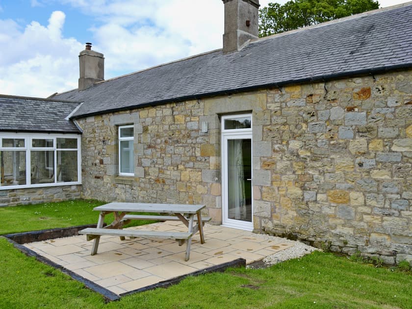 Pretty mid-terraced house  | Curlew Cottage, Belford, near Bamburgh