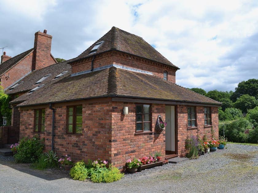 Delightful cottage in rural Shropshire | The Oast House, Whatmore, near Tenbury Wells