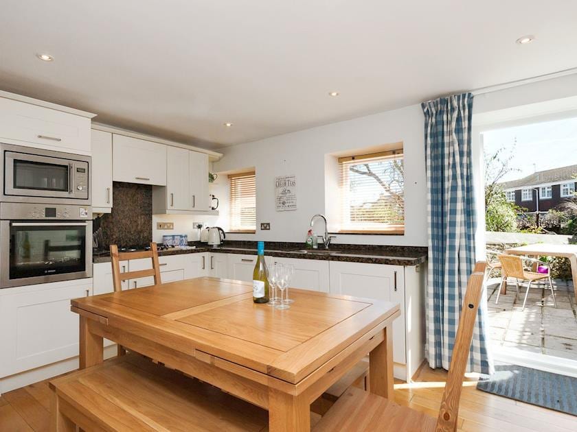 Spacious, well equipped kitchen/ dining room | Sandcastle, Salcombe