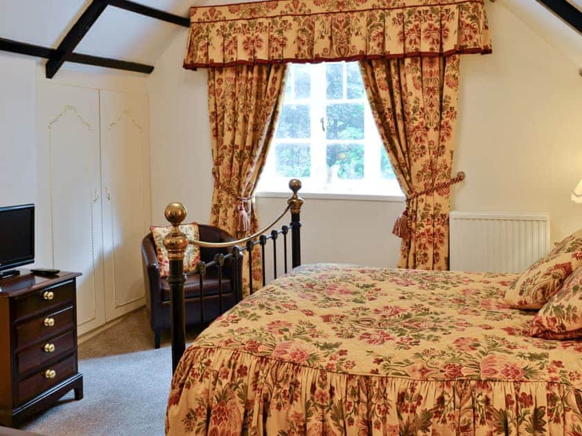 Attractive double bedroom | Y Bwthyn, Bala