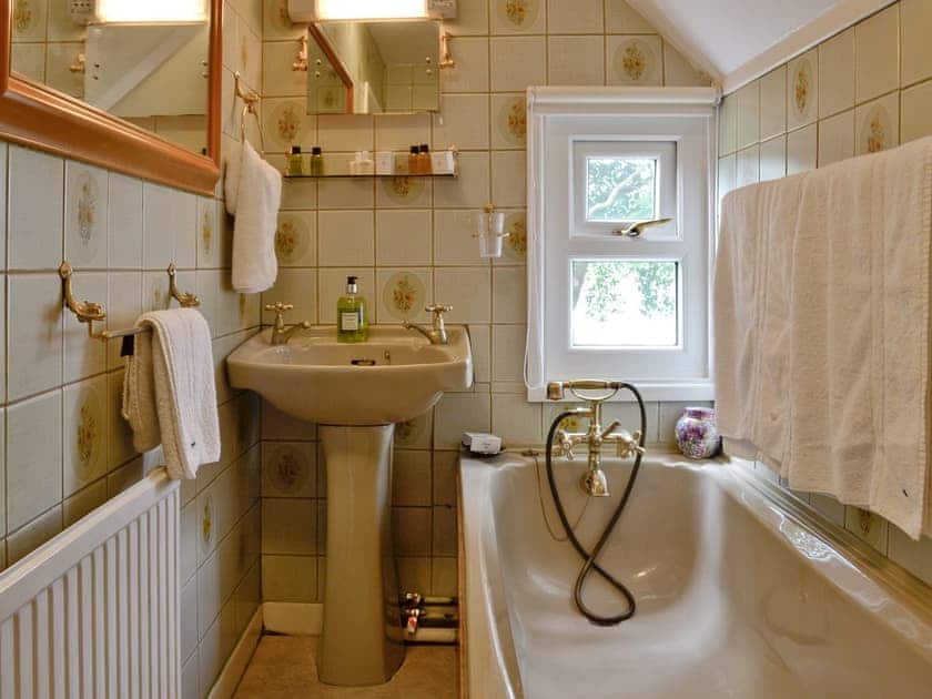 Bathroom | Y Bwthyn, Bala