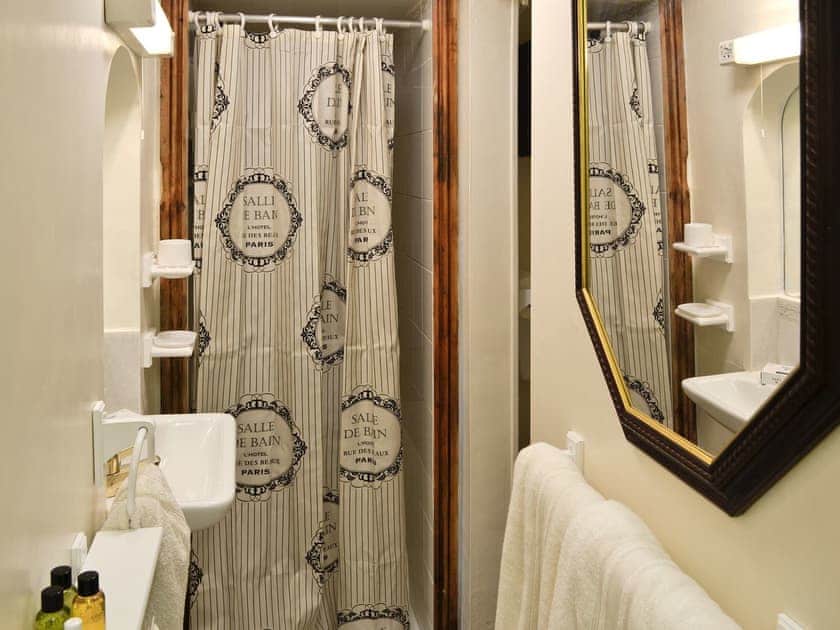 Shower room | Y Bwthyn, Bala