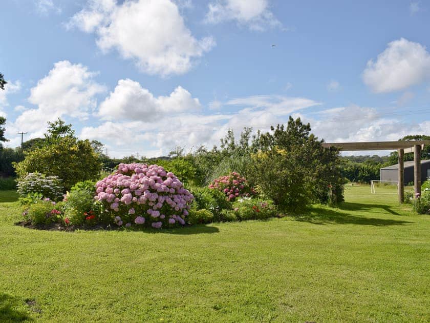 Garden and grounds | Grange Farm Holiday’s - Red Squirrel Lodge - Grange Farm Holidays, Wootton, near Ryde