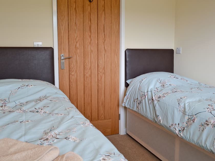 Twin bedroom | Y Gorlan - Beudy Newydd and Y Gorlan, Llanllechid, near Bangor