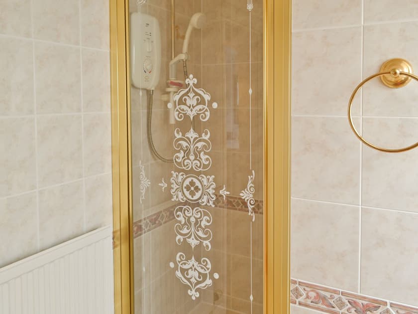 Shower | Otters, Wroxham