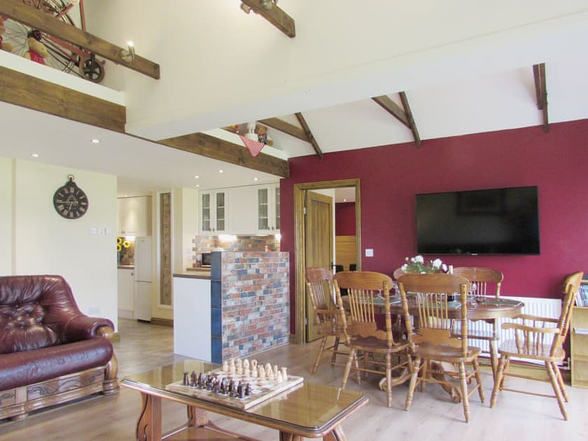 Farmhouse kitchen style dining table | Sedge Lodge - Wood Fen Lodges, Little Downham, near Ely
