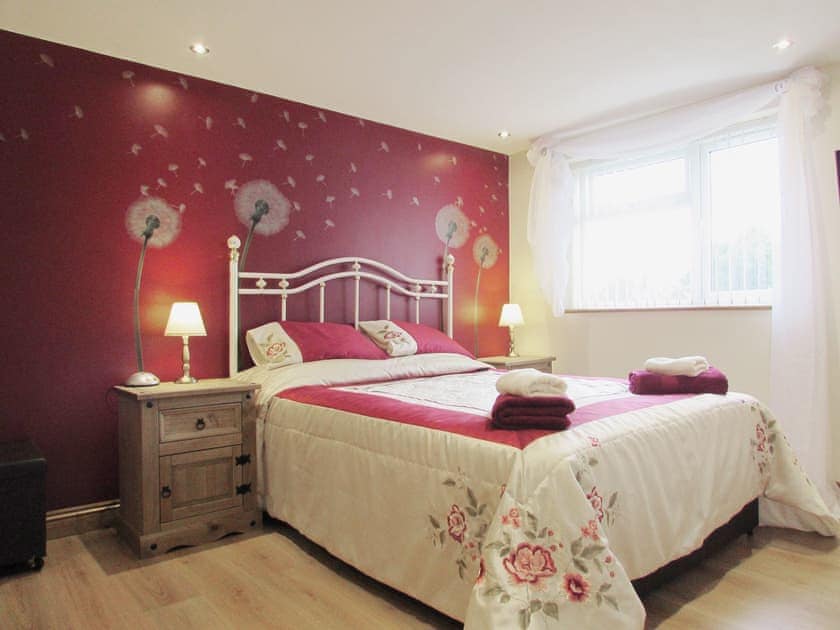 Sumptuous double bedroom with king sized bed | Sedge Lodge - Wood Fen Lodges, Little Downham, near Ely