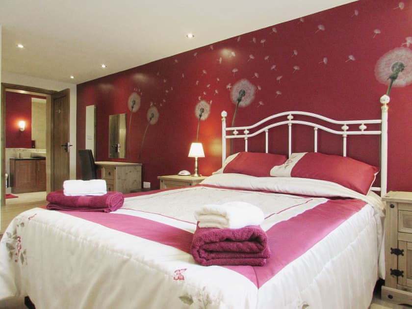 Lovely romantic double bedroom | Sedge Lodge - Wood Fen Lodges, Little Downham, near Ely