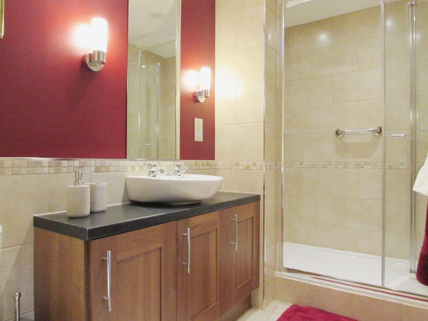 En-suite shower room | Sedge Lodge - Wood Fen Lodges, Little Downham, near Ely