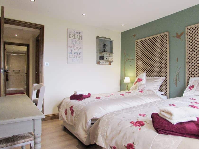 Twin bedded room with laminate floor | Sedge Lodge - Wood Fen Lodges, Little Downham, near Ely