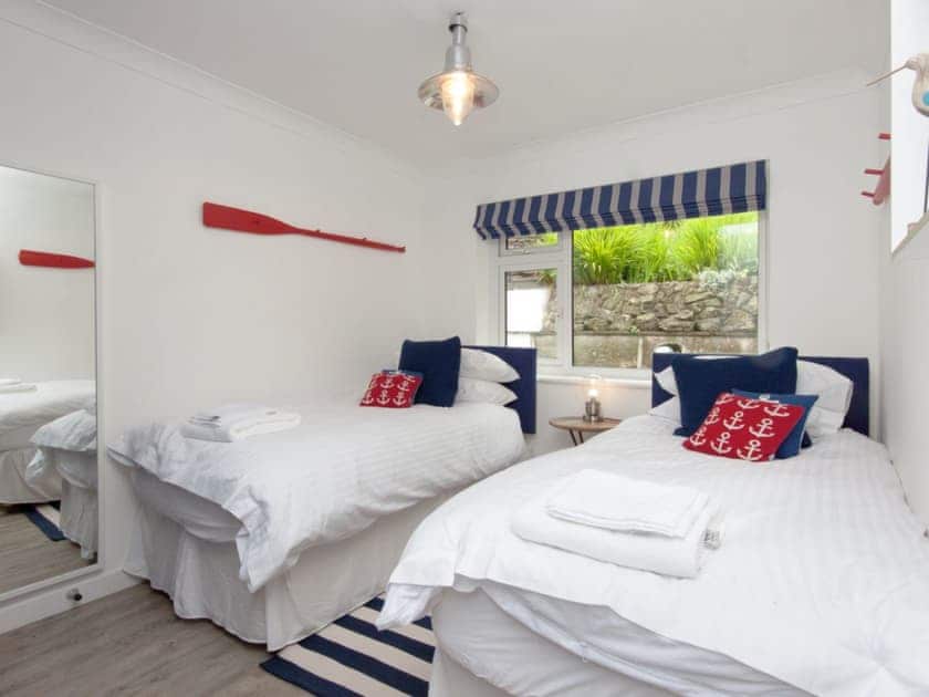 Twin bedroom | Rockmount 1, Salcombe