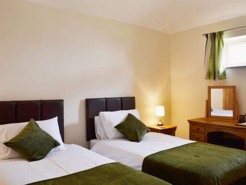 Cosy twin bedded room | The Parlour - Dunstall Lodge Barns, Sutton-on-Trent