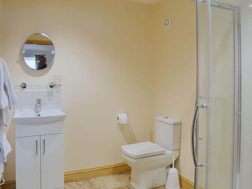 En suite shower room with heated towel rail | The Parlour - Dunstall Lodge Barns, Sutton-on-Trent