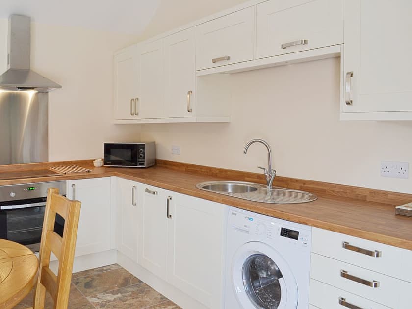 Lovely fitted kitchen | The Old Dairy - Dunstall Lodge Barns, Sutton-on-Trent