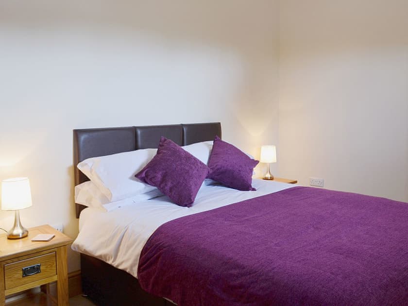 Cosy double bedroom | The Old Dairy - Dunstall Lodge Barns, Sutton-on-Trent