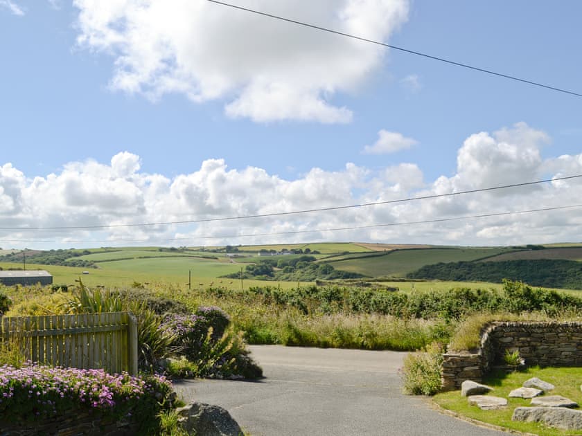 View from driveway of surrounding countryside | St Illex, Port Gaverne