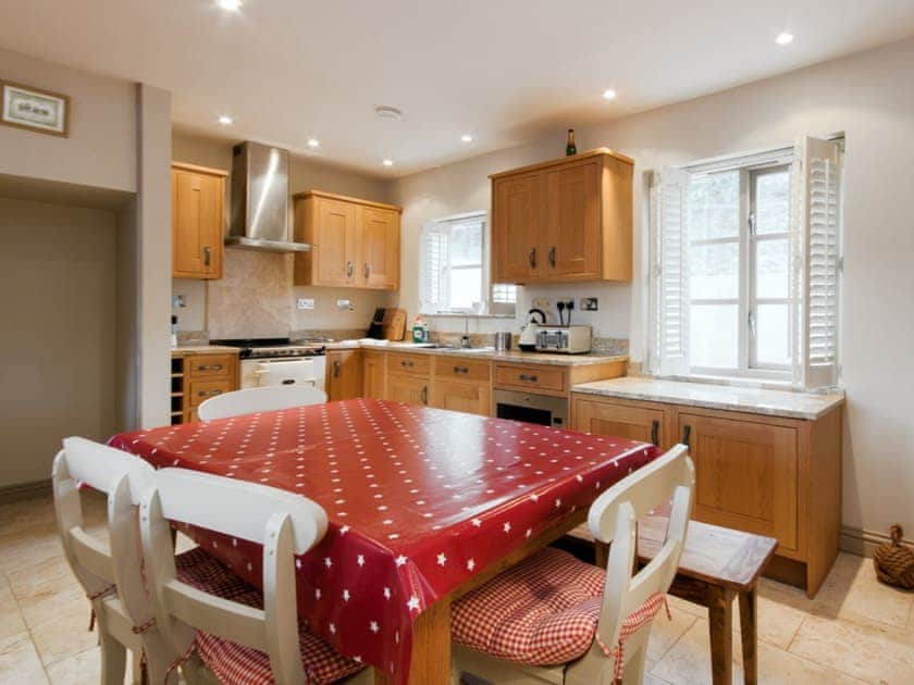 Delightful kitchen/ dining area | Croft View Terrace 7, Salcombe