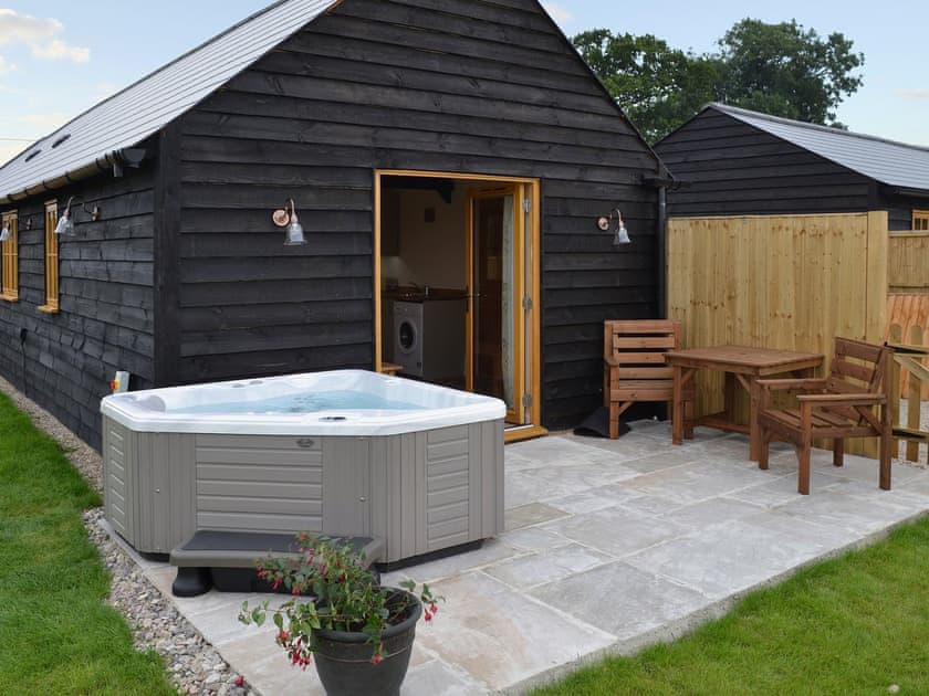 Private hot tub | Saddlers Cottage - Old Chalksole Cottages, Alkham, near Dover