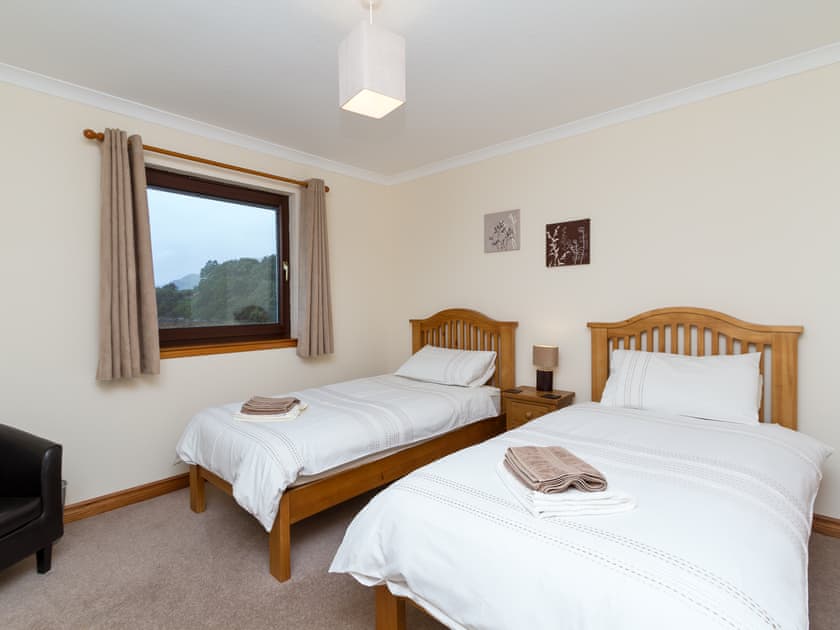 Twin bedroom | Loch Duich Cottage, Inverinate, by Kyle