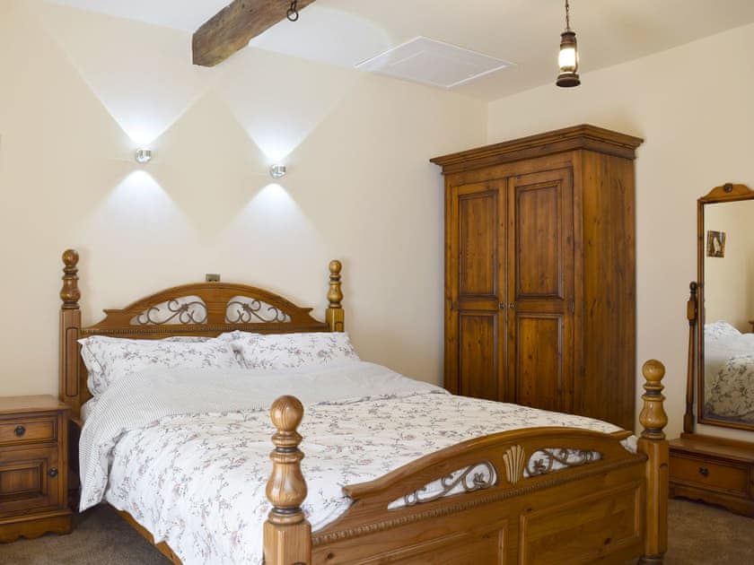 Comfortable double bedroom | The Smithy, Little Witley, near Worcestershire