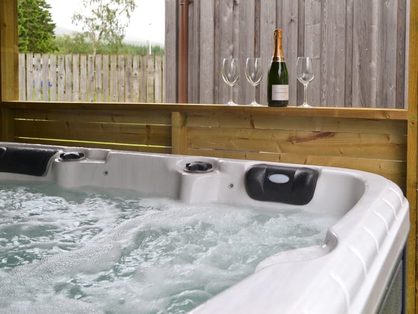 Luxurious hot tub | Truim Cottage, Dalwhinnie