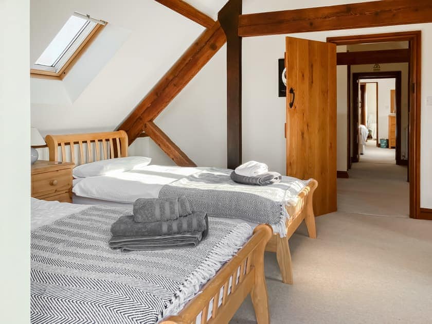 Cosy twin bedroom | The Granary - The Farm, East Tytherton, Chippenham