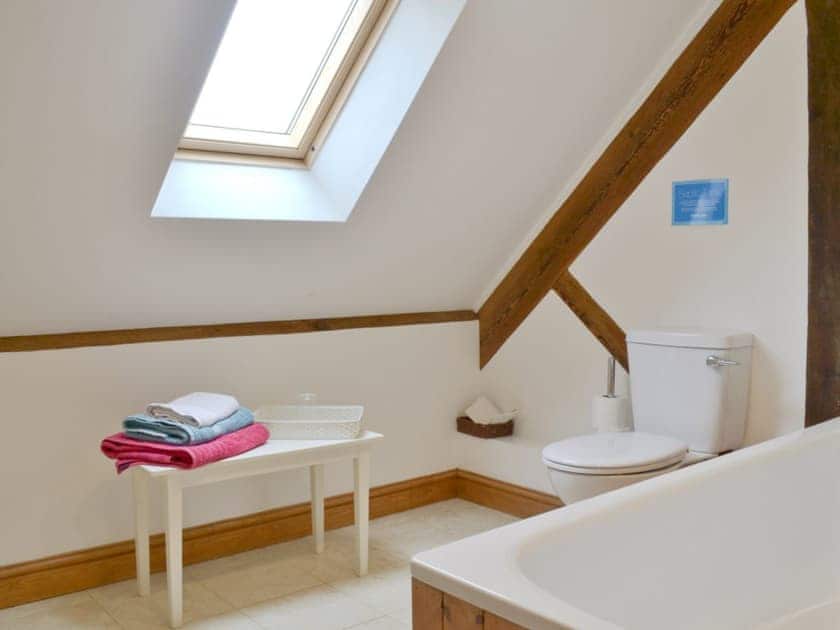 Bathroom | The Granary - The Farm, East Tytherton, Chippenham