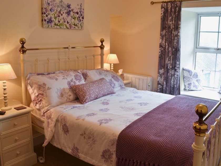 Double bedroom | Sunloch Cottage, Tregaseal, near St Just