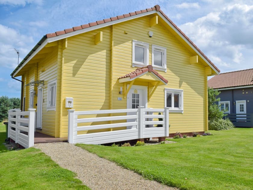 Fantastic Scandinavia designed, detached loadge | Pine View, Fritton, near Great Yarmouth