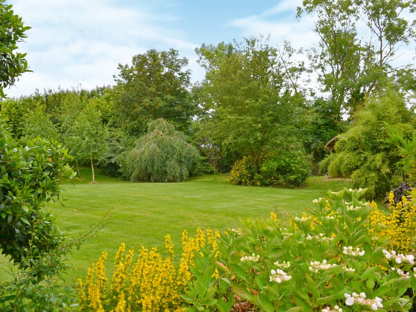 Large, pretty garden | Hidden Garden Cottage, Wainfleet, near Skegness