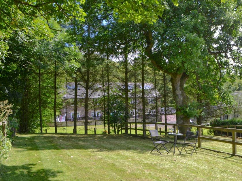 Spacious, lawned garden | Oak Tree Barn - Oak Tree Holiday Lets, Otterburn