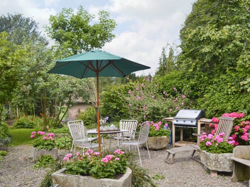 Delightful mature garden with outdoor furniture | Friary Cottage, Ludlow