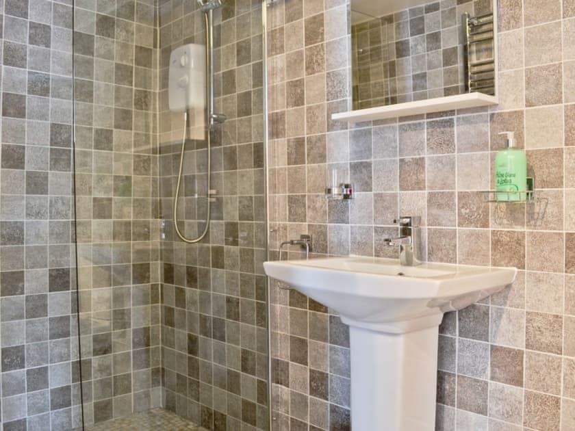 En-suite | Pendref, Trawsfynydd, near Blaenau Ffestiniog