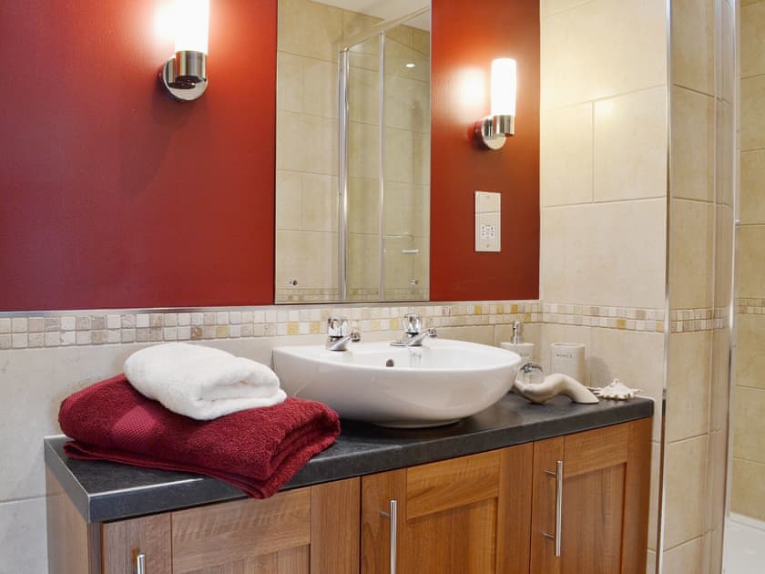 En suite shower room | Sedge Lodge - Wood Fen Lodges, Little Downham, near Ely