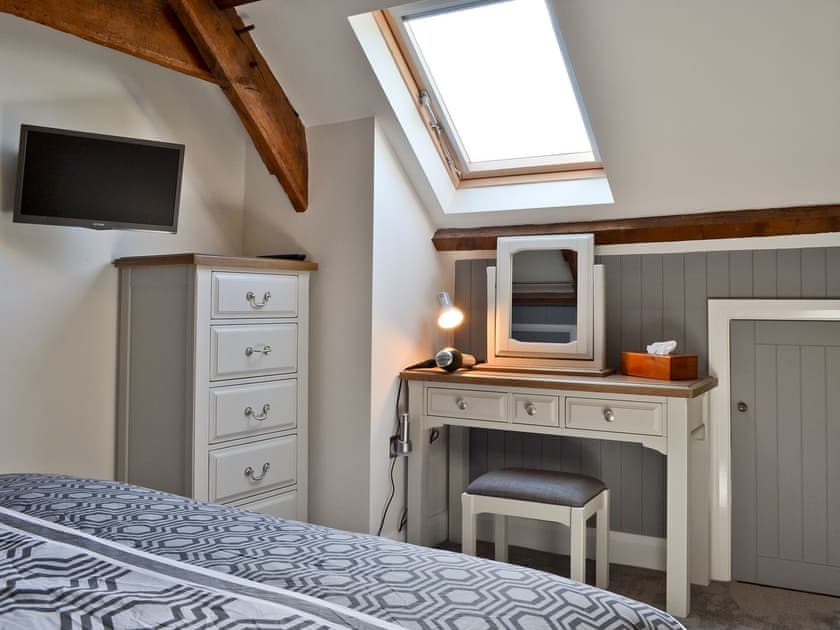 Double bedroom | Ty Isaf Cottage, Trapp, near Llandeilo
