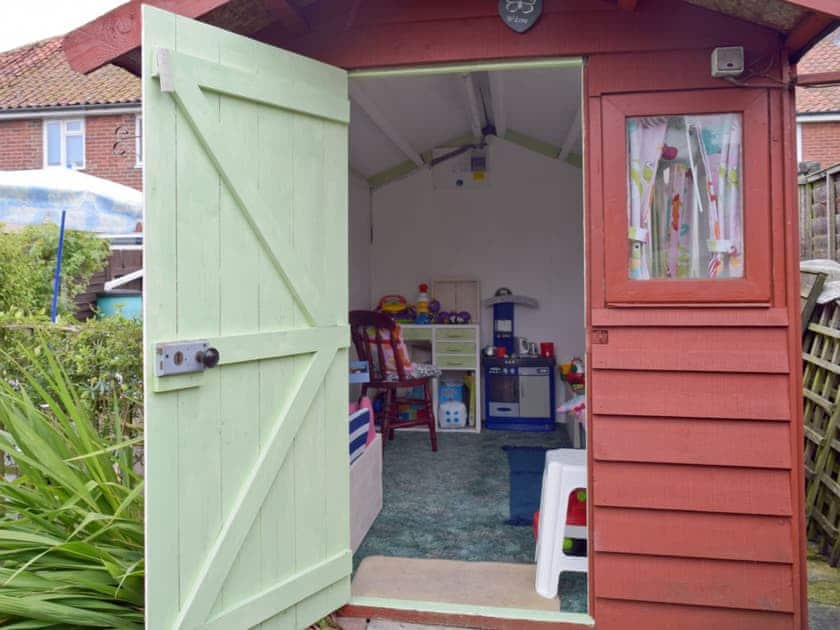 Children’s playhouse in garden | Heath View Cottage, Westleton