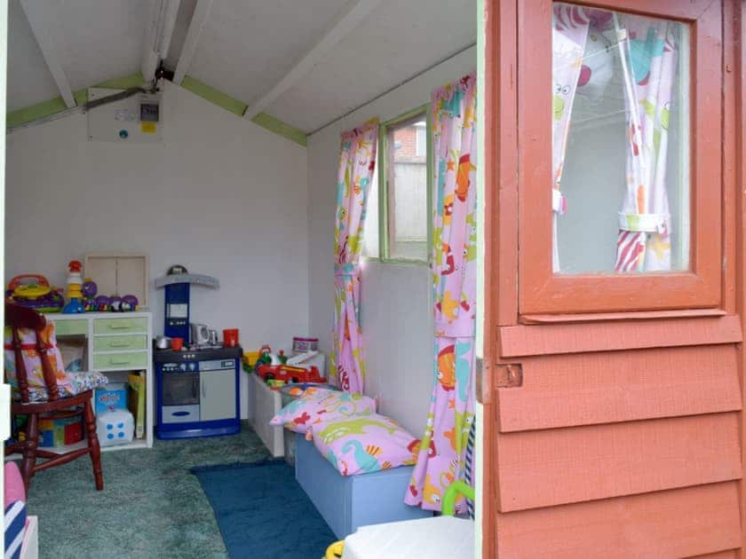 Children’s playhouse | Heath View Cottage, Westleton