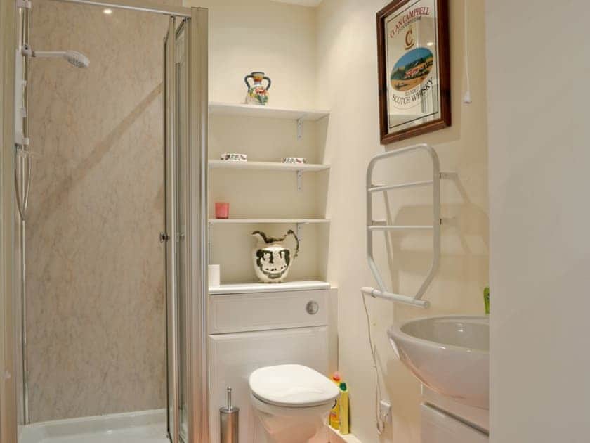 Shower room | Gilmilnscroft Estate - Gilmilnscroft Gatehouse - Gilminscroft Estate, Sorn, near Ayr