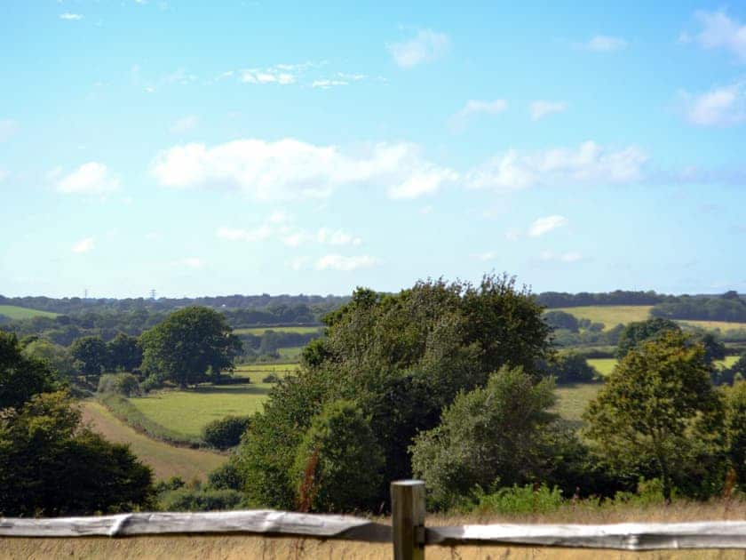 Far reaching views of the countryside | Henley Bridge Holiday Cottage, Ashburnham, near Battle
