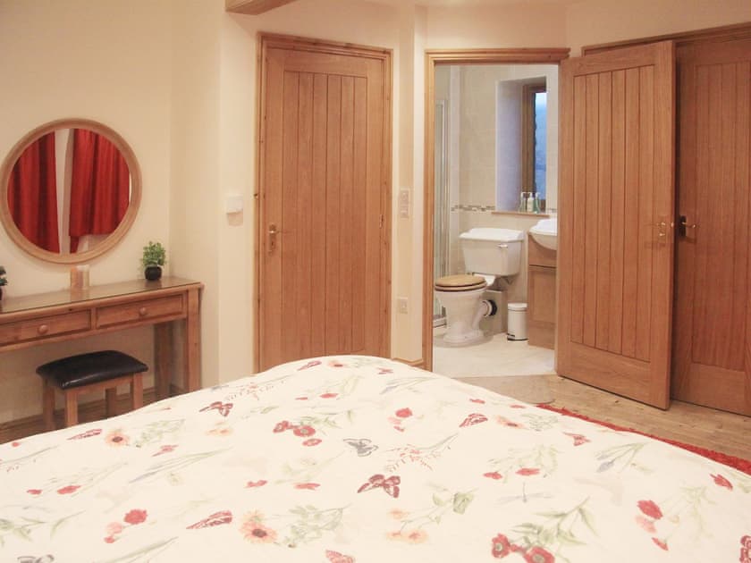 Stylish double bedroom with en-suite shower room | Peggy’s Barn, Mallerstang, near Kirkby Stephen