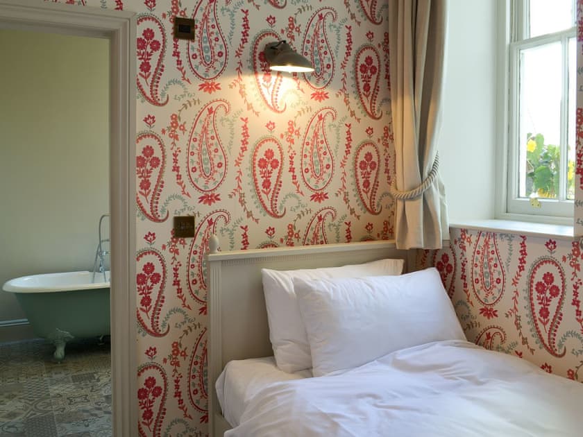 Twin bedroom | Elliott Terrace - Mayflower Apartment - Elliot Terrace, Plymouth