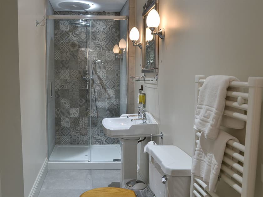 Shower room | Elliott Terrace - Mayflower Apartment - Elliot Terrace, Plymouth