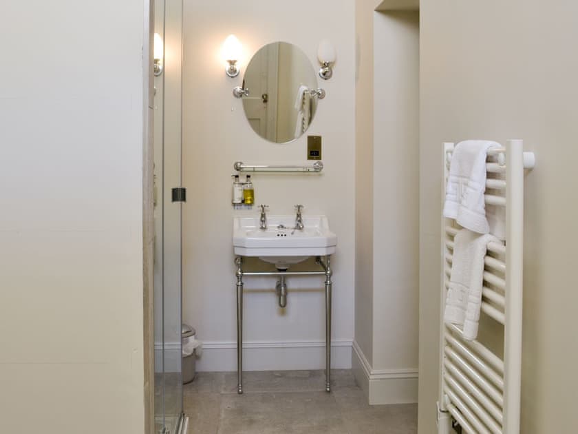 Shower room | Elliott Terrace - Mayflower Apartment - Elliot Terrace, Plymouth