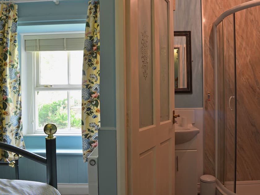 Cosy double bedroom with en-suite | The Rockery - Rockery Cottages, Shap, near Penrith