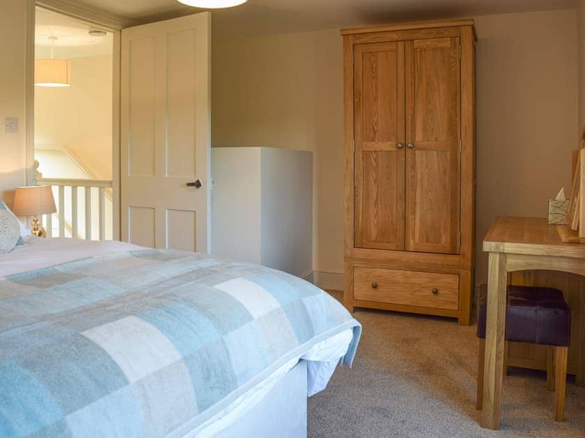 Ample storage in double bedroom | Wells Cottage, Hook Norton, near Chipping Norton