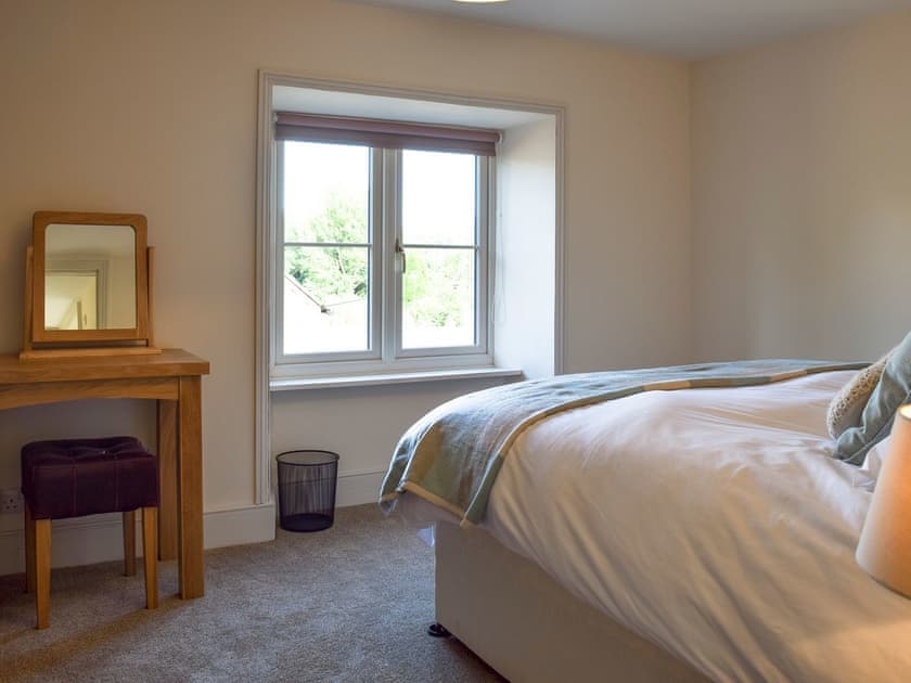 Dressing area of double bedroom | Wells Cottage, Hook Norton, near Chipping Norton