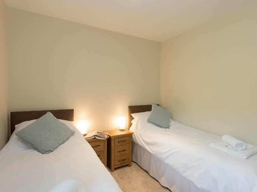 Zip-link beds set as twin bedroom | Property 2 - Rew Farm Barns, Ventnor