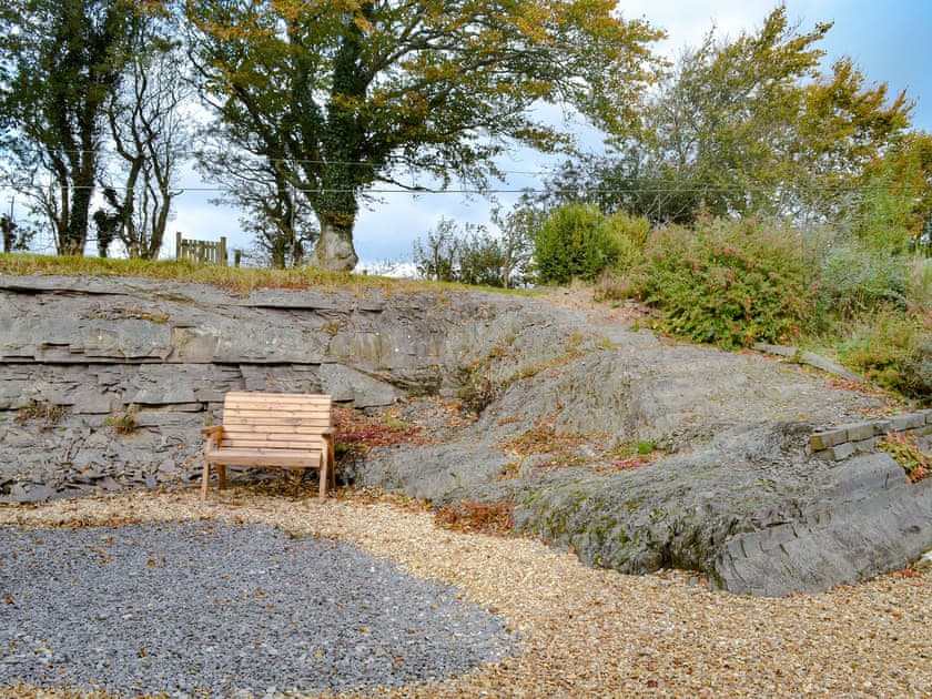 Garden and grounds | Dildre - Brynllin Holiday Cottages, Bwlch-Llan, near Aberaeron