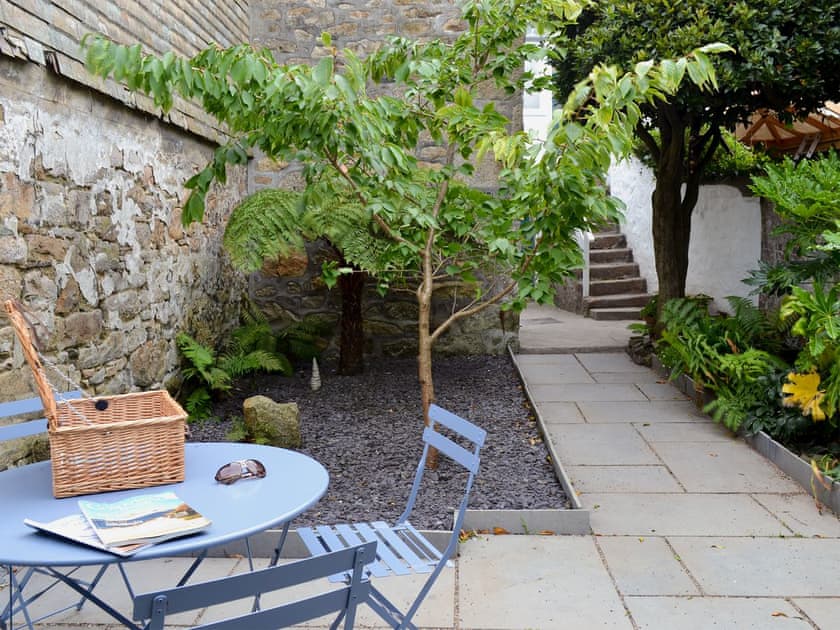 Enclosed courtyard with patio, garden furniture and BBQ | Chapel Street, Penzance
