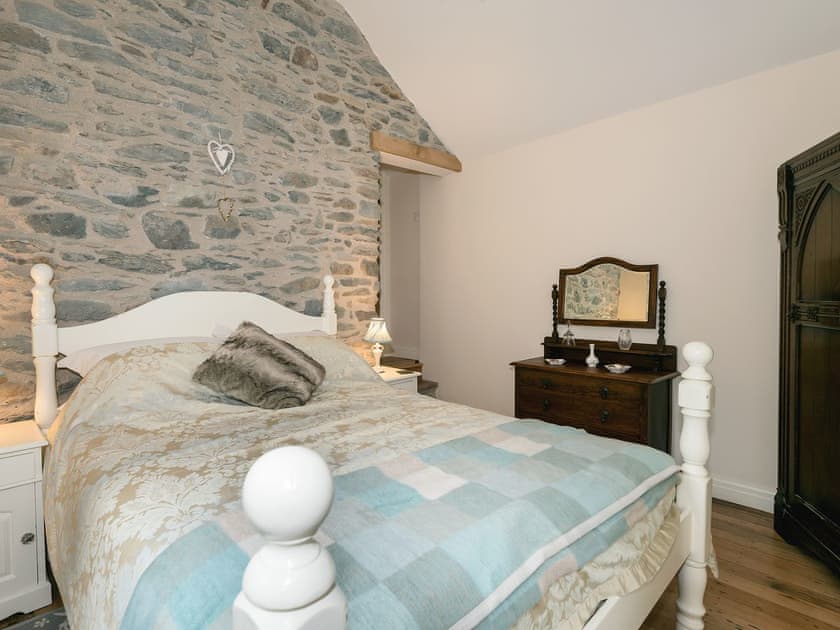 Charming double bedroom | Waterfall Wood Cottage, Glenridding, by Ullswater